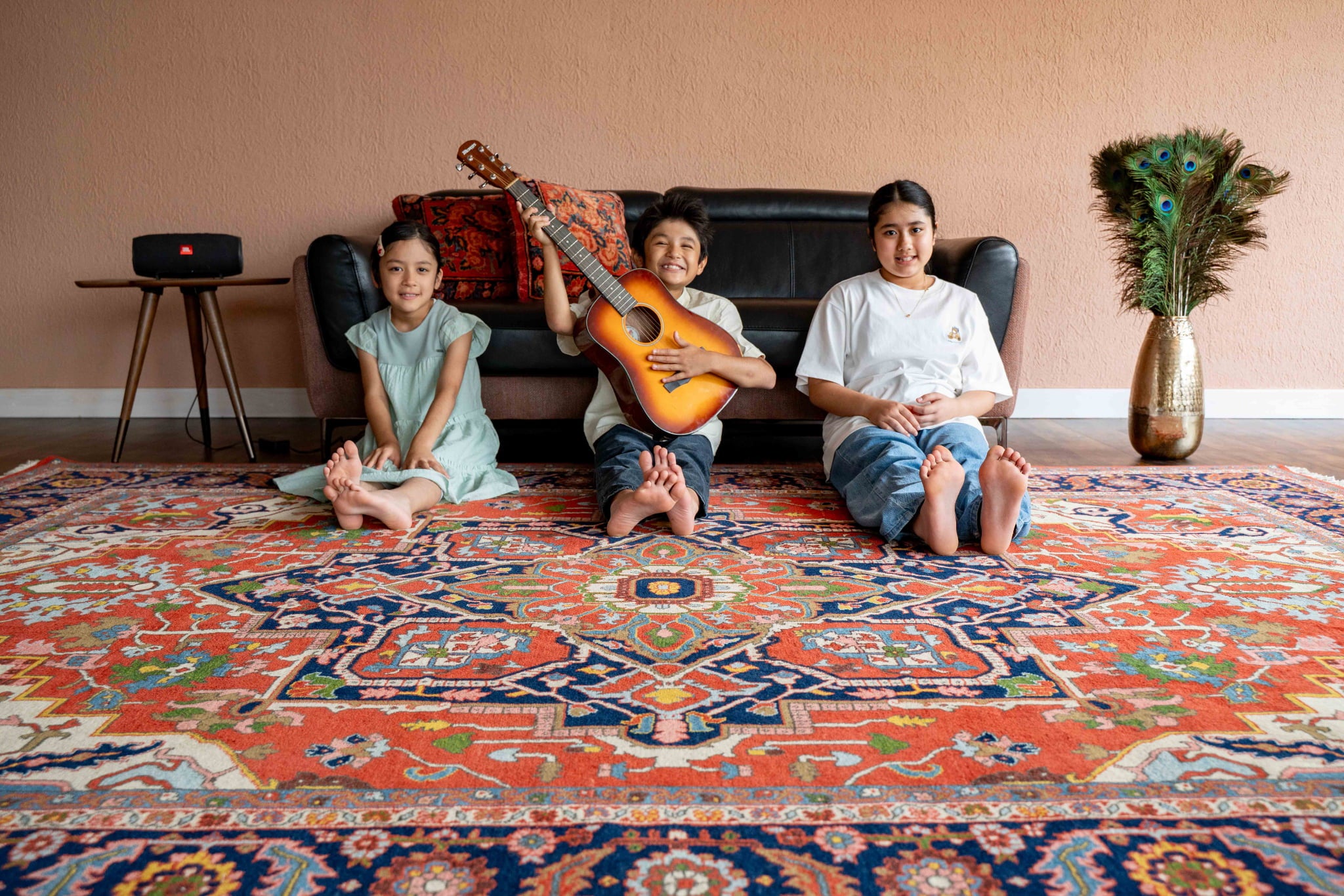 ペルシャ絨毯と子供たち