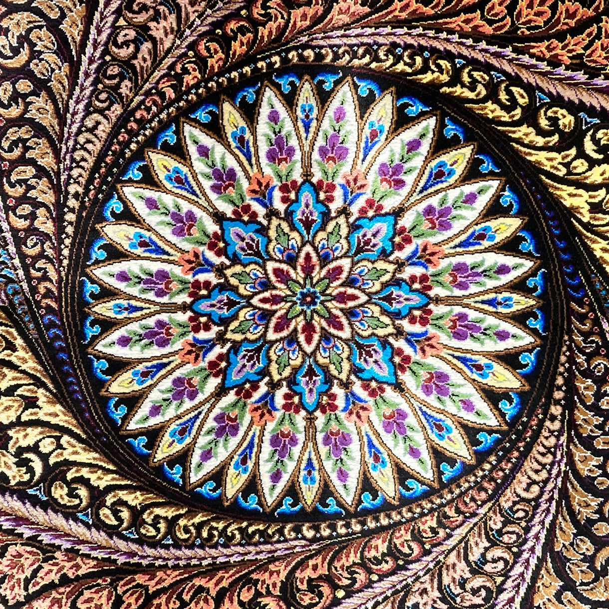 物語を織り込んだ文様