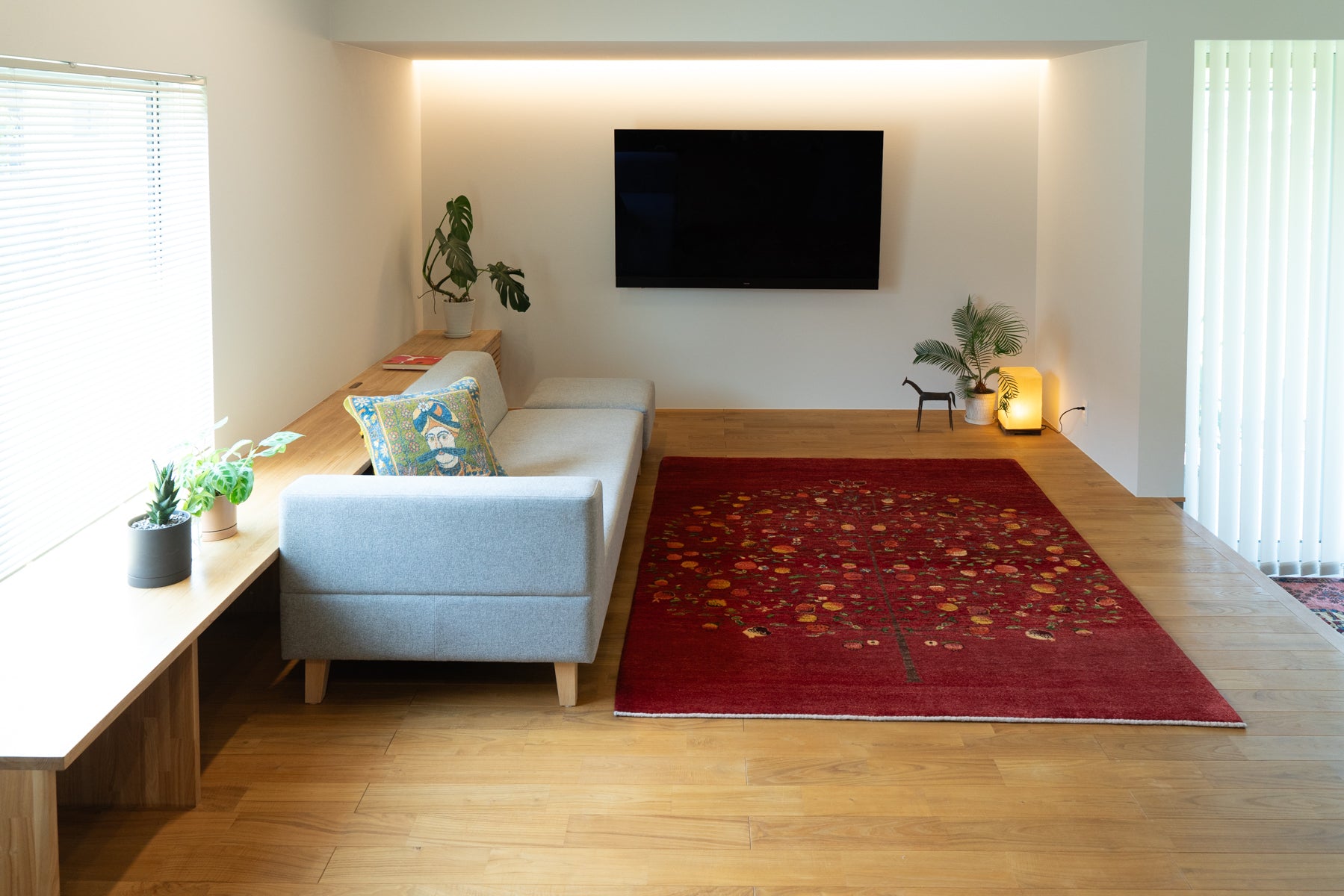 赤のペルシャ絨毯＋室内風景