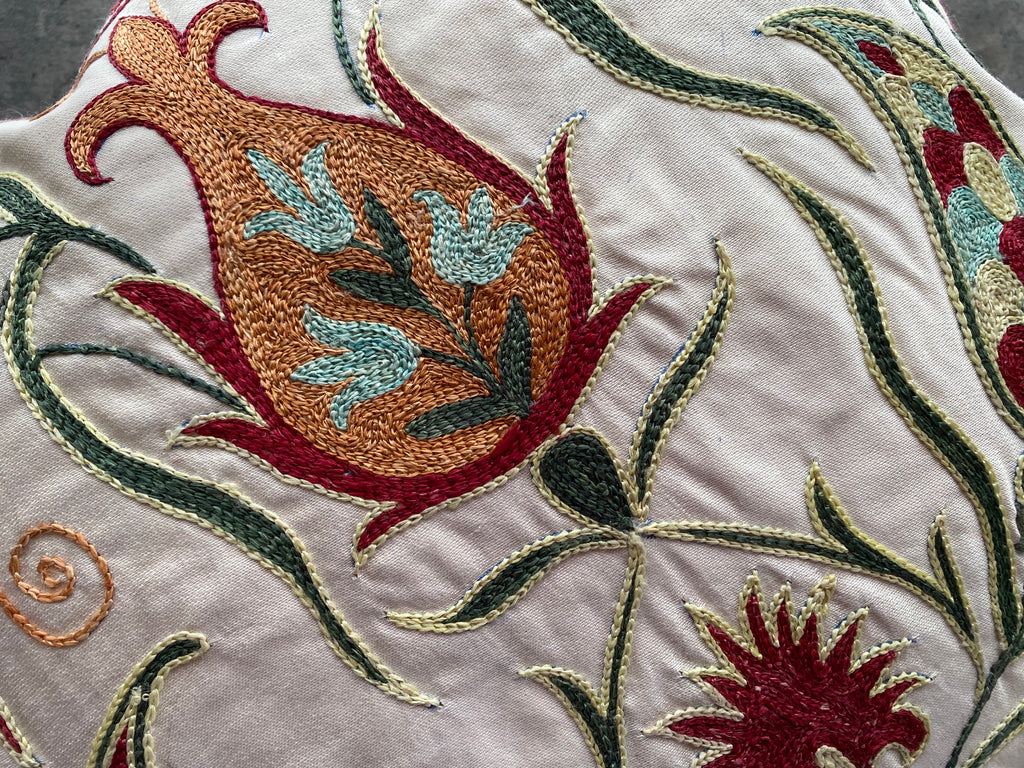 ウズベキスタン製 シルク スザニ刺繍 クッションカバー 48×45 SZN714